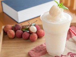 Dengan 3 Langkah Ini, Anda Bisa Menikmati Es Yogurt Leci yang Segar