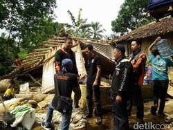 Di Caringin Sukabumi Warga Saling Membantu dengan Uang Perelek