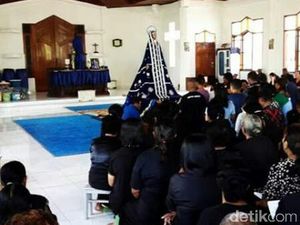 Buka Pintu Kapela Tuan Ma, Tradisi Jelang Jumat Agung di NTT