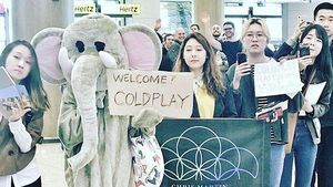 Beruntungnya, Penggemar Ini Dapat Tanda Tangan Chris Martin