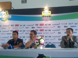 Arema Janjikan Permainan Terbuka Melawan Persib Bandung