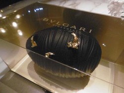 Wouw! Telur Cokelat Paskah Ini Berhias Daun Emas dari Bvlgari!