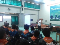 Di Salman ITB, Aher Ajak Mahasiswa Tidak Takut Berpolitik
