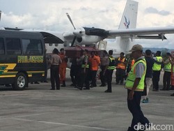 Jenazah Pilot Pesawat Kargo yang Jatuh di Oksibil, Papua Dievakuasi