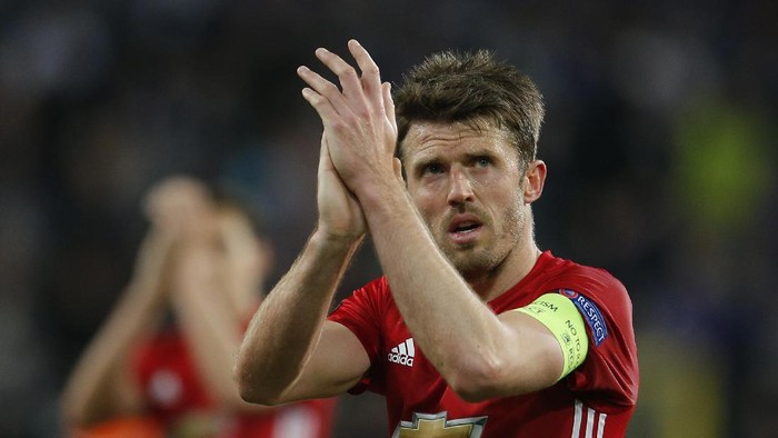 Carrick Emban Jabatan Kapten MU
