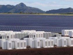 Panel Surya Raksasa Bikinan Iron Man di Hawaii Sudah Beroperasi