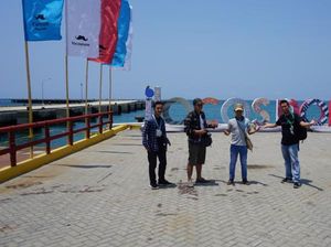 Ini Rasanya Saat Kapal Pesiar Berlabuh di Pelabuhan Kecil Filipina