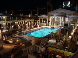 Asyiknya Liburan Naik Kapal Pesiar, Serasa Jadi Bos!