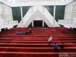 Djarot akan Salat Tarawih Pertama di Masjid Raya KH Hasyim Asyari