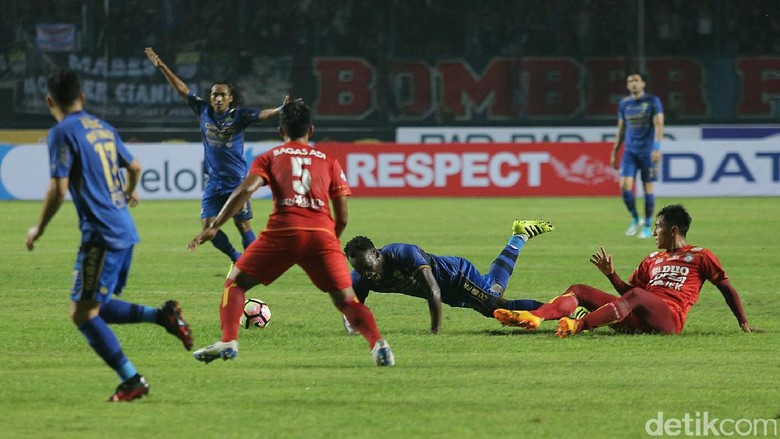 Skor Kacamata di Laga Persib vs Arema FC Skor Kacamata di Laga Persib vs Arema FC