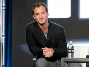 Jude Law Akan Perankan Dumbledore Muda dalam Fantastic Beasts 2