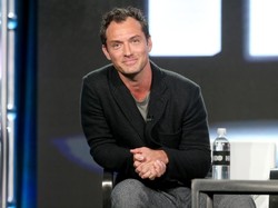 Jude Law Akan Perankan Dumbledore Muda dalam Fantastic Beasts 2