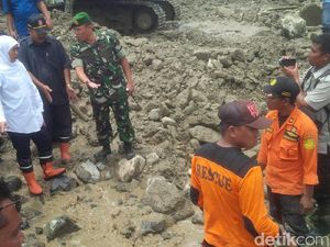 Mensos Minta Ekskavator Ditambah untuk Bersihkan Sisa Banjir Aceh