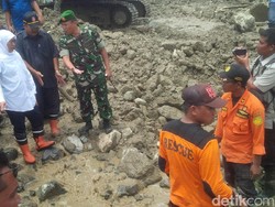 Mensos Minta Ekskavator Ditambah untuk Bersihkan Sisa Banjir Aceh