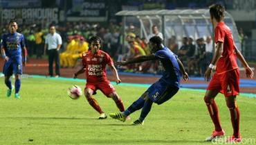 Mengefisienkan Michael Essien di Persib