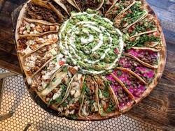 Mau Makan Pizza dan Taco Sekaligus? Pilih Saja Taco Pizza yang Komplet Rasanya