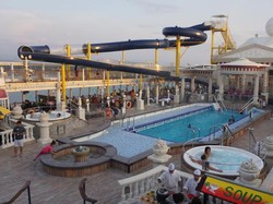 Liburan Naik Kapal Pesiar Bisa Bikin Bahagia, Masa Sih?