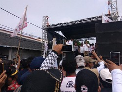 Datangi Kalijodo di Hari Terakhir Kampanye, Anies Orasi Antigusur