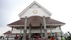 Megahnya Masjid Raya KH Hasyim Asyari