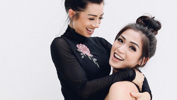 Strong! Lucu-lucuan Jedar Gendong Jennifer Bachdim Strong! Lucu-lucuan Jedar Gendong Jennifer Bachdim