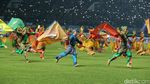 Tarian Tradisional Buka Liga 1 di Stadion GBLA