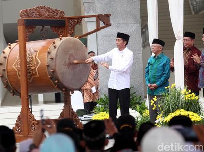Jokowi Resmikan Masjid Raya KH Hasyim Asyari