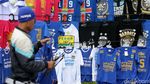 Pedagang Atribut Persib Raup Untung di GBLA