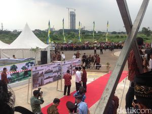 Didampingi Menag, Jokowi Resmikan Masjid KH Hasyim Asyari Didampingi Menag, Jokowi Resmikan Masjid KH Hasyim Asyari