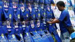 Pedagang Atribut Persib Raup Untung di GBLA