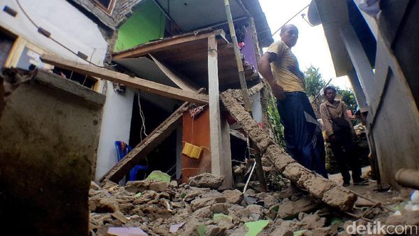 Tabung Gas Meledak, Sebuah Rumah di Sukabumi Hancur