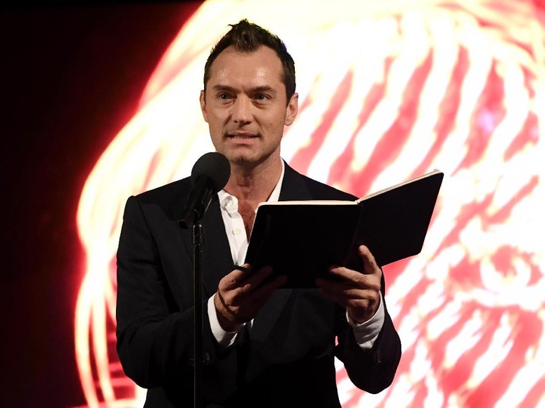 Jude Law Ungkap Hubungan dengan Brie Larson di Captain Marvel Jude Law Ungkap Hubungan dengan Brie Larson di Captain Marvel