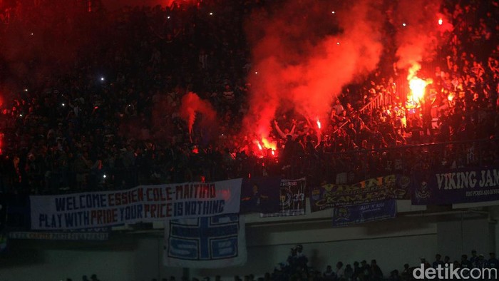 Gara-Gara Flare, Persib Didenda Rp 20 Juta
