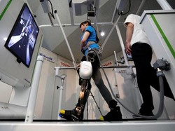 Robot Toyota Akan Bantu Lansia Lumpuh untuk Berjalan Kembali