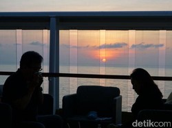 Ah Nikmatnya, Makan di Kapal Pesiar Ditemani Sunset