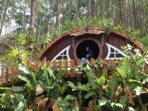 Celebrity on Vacation: Main ke Rumah Hobbit di Yogyakarta Celebrity on Vacation: Main ke Rumah Hobbit di Yogyakarta