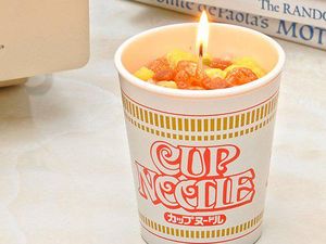 Uniknya! Lilin Ini Persis Nissin Cup Noodle yang Siap Santap