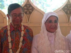 Budayawan Ajip Rosidi, Suami Nani Wijaya Meninggal Dunia