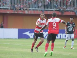 Menelisik Peran Peter Odemwingie untuk Madura United