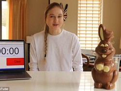 Wow! Mantan Model Ini Lahap Easter Bunny Raksasa dalam 7 Menit!
