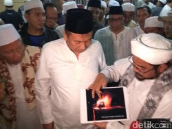 FPI Jelaskan Kronologi Mobil Terbakar di Cawang
