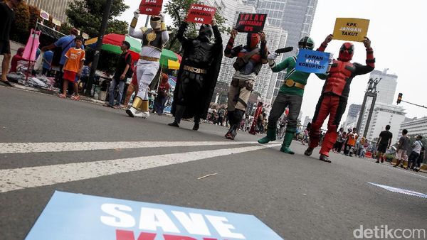 Power Ranger Hingga Batman Siap Menjaga KPK