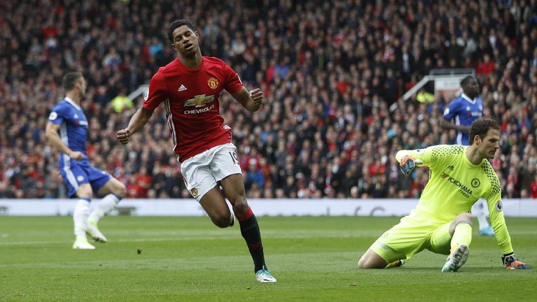 MU Memimpin 1-0 atas Chelsea MU Memimpin 1-0 atas Chelsea
