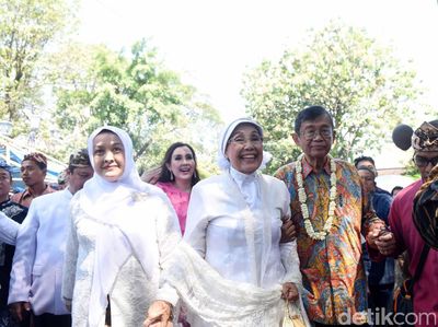 Semringahnya Nani Widjaja Usai Dipersunting Ajip Rosidi