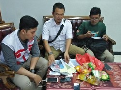 Tim Anies-Sandi Laporkan Dugaan Pelanggaran Pemilu ke Bawaslu DKI