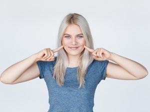 Tren Operasi Plastik Lesung Pipi, Disebut Bikin Wajah Lebih Manis dan Muda