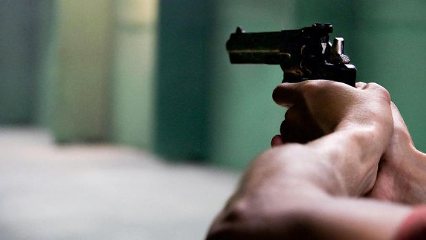 Polisi mengklaim menembak salah satu tersangka karena hendak melarikan diri.