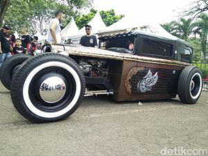 Ketika Toyota Crown Berubah Total Jadi Hot Rod