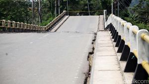 Begini Kondisi Jembatan Cipamingkis yang Patah di Bogor