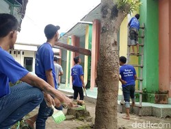 Ini Momen Napi Lapas Mojokerto Rehab Gedung Panti Asuhan