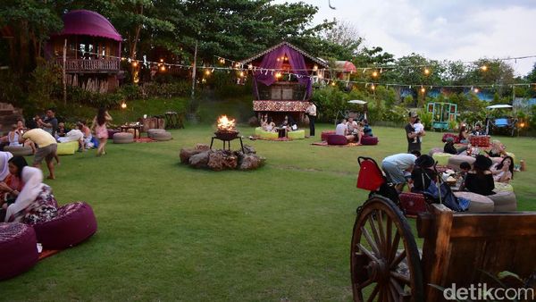 Menikmati Sajian Lezat dan Sunset di Restoran Bergaya Gipsy